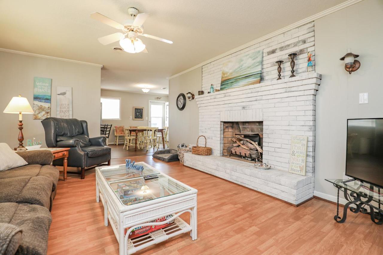 Spacious Home With Waterfront View-Welcome Pets Sneads Ferry Eksteriør billede
