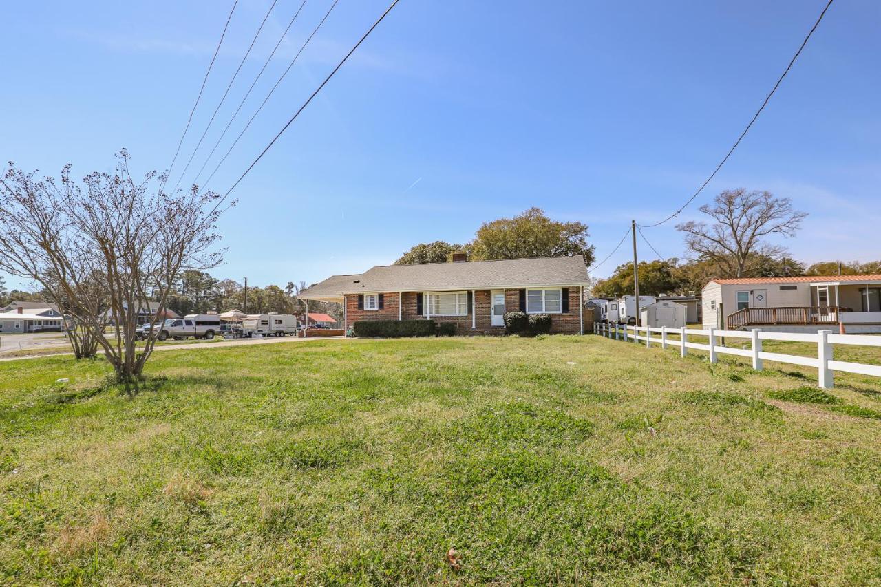 Spacious Home With Waterfront View-Welcome Pets Sneads Ferry Eksteriør billede