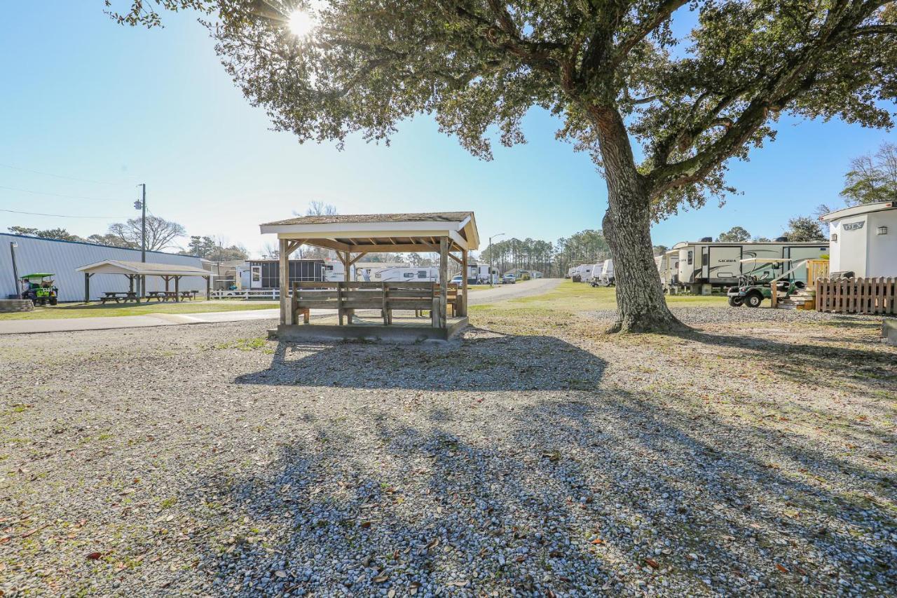 Spacious Home With Waterfront View-Welcome Pets Sneads Ferry Eksteriør billede
