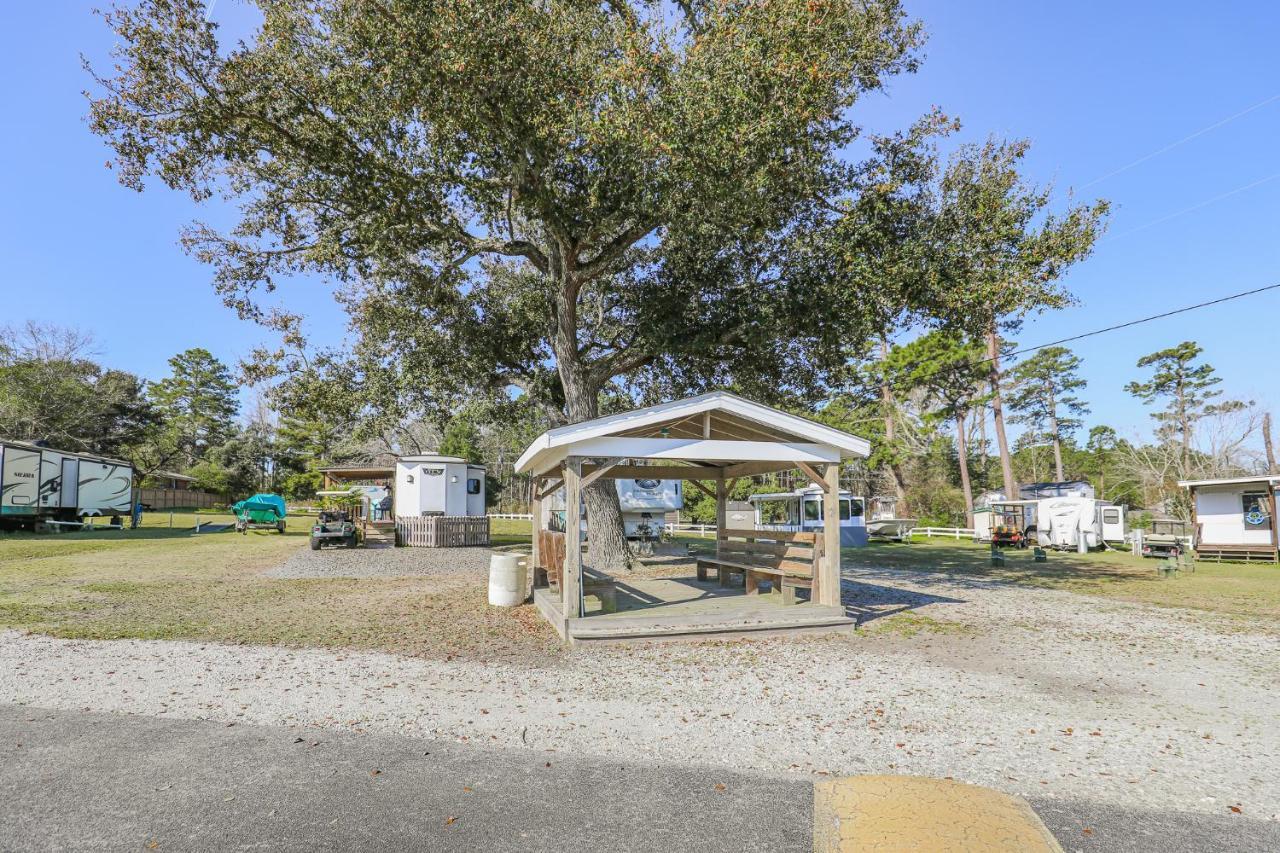Spacious Home With Waterfront View-Welcome Pets Sneads Ferry Eksteriør billede
