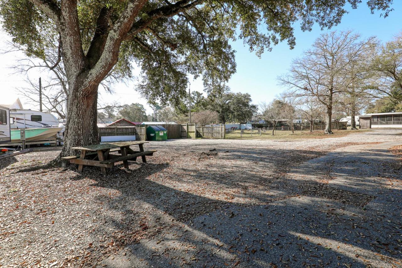 Spacious Home With Waterfront View-Welcome Pets Sneads Ferry Eksteriør billede