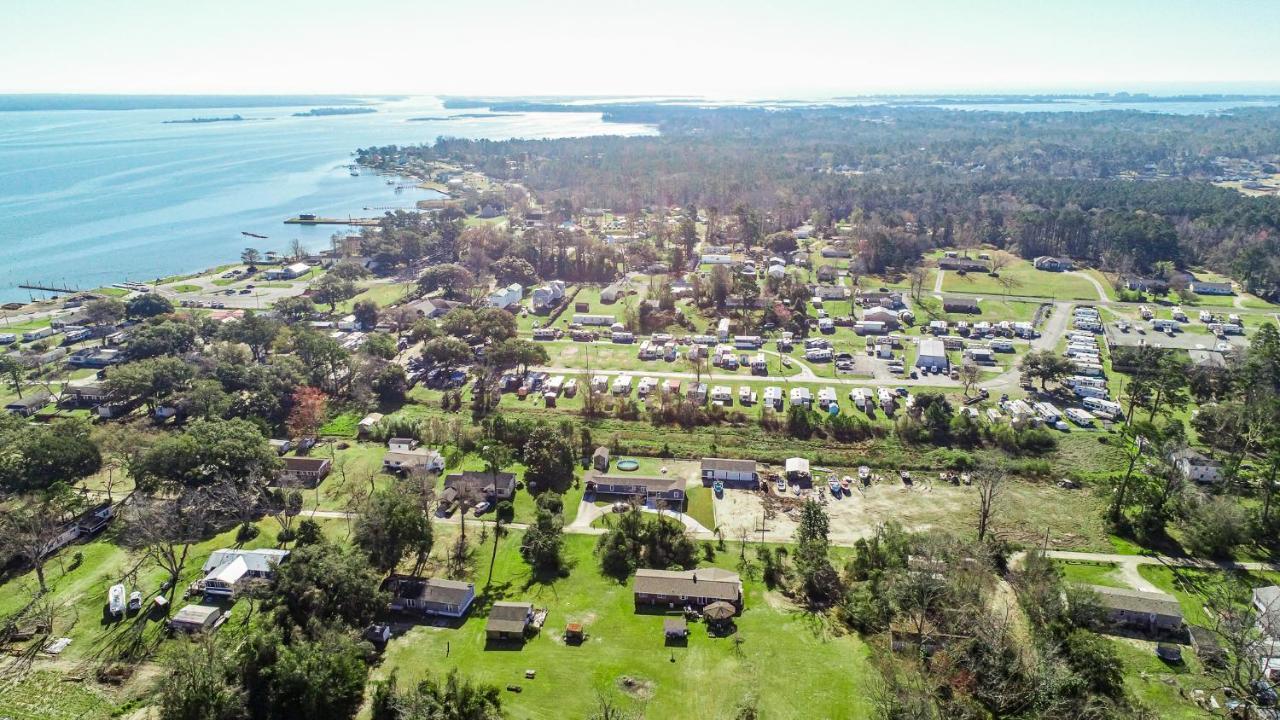 Spacious Home With Waterfront View-Welcome Pets Sneads Ferry Eksteriør billede